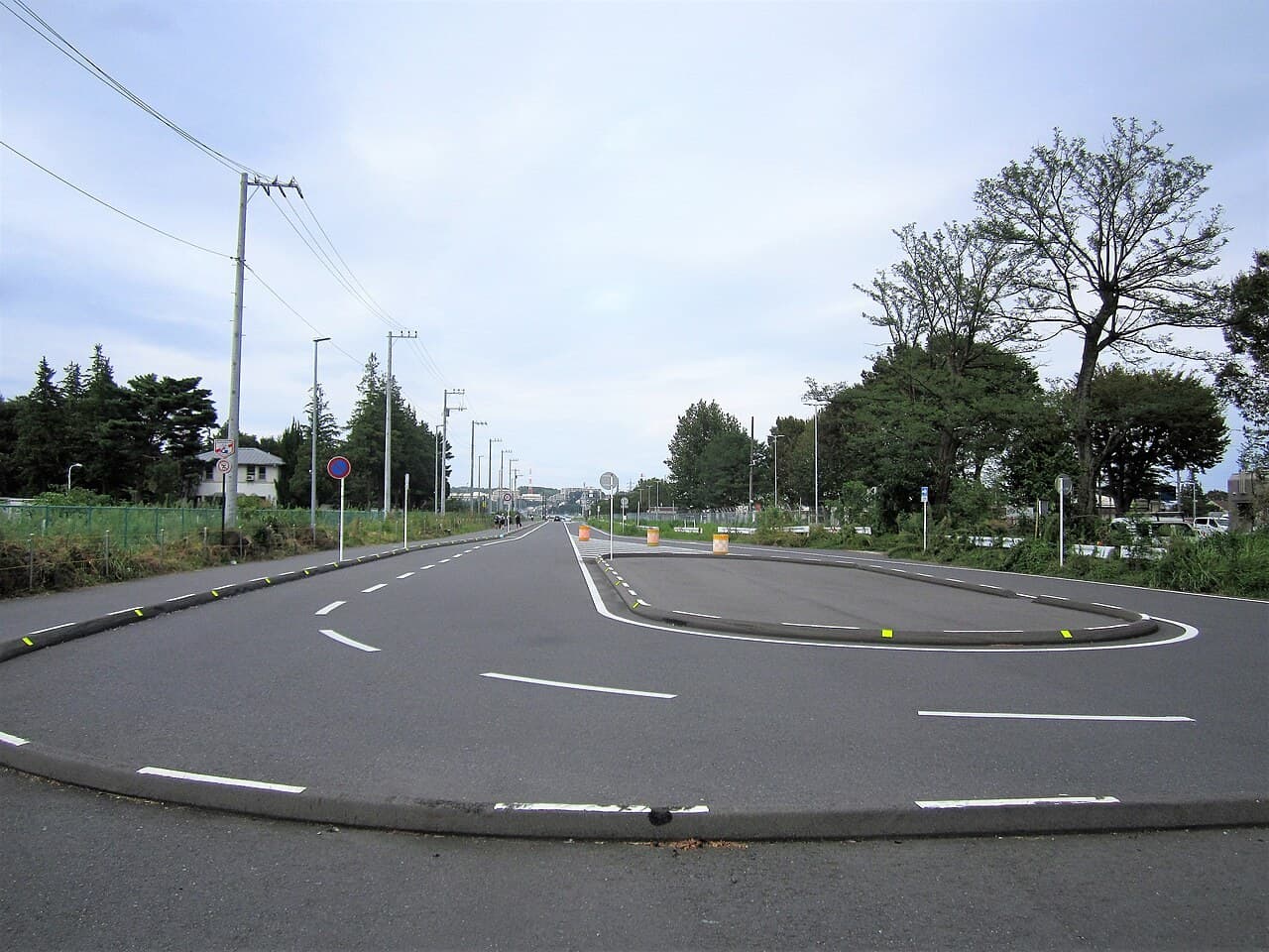 15 hectares lie vacant at the station front, yet prices are 30% below the Kanagawa average: Sagamihara Station North Exit is bottlenecked by a costly rail elevation