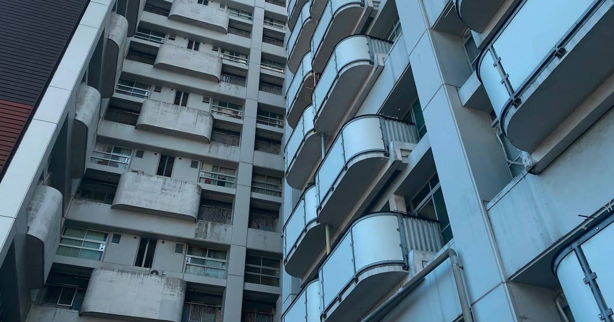 バルコニーが並ぶ集合住宅の外観(イメージ)